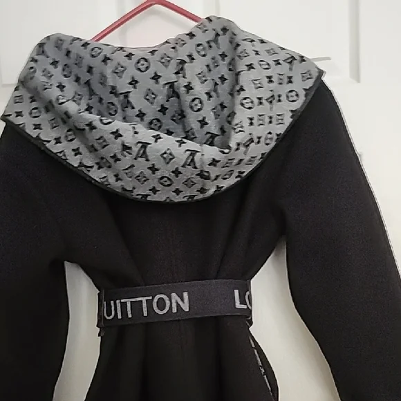 Louis Vuitton Black Coat with Gray Monogram - Picture 4 of 10